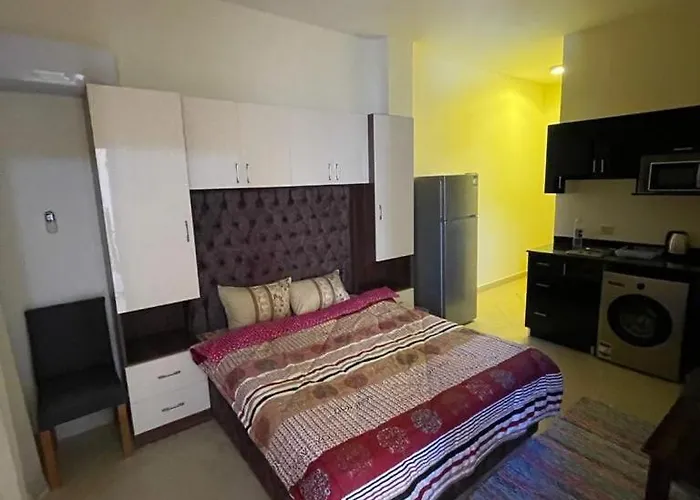La Sirena Cosy With Pool View Apartment