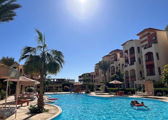 La Sirena Cosy With Pool View Apartment *